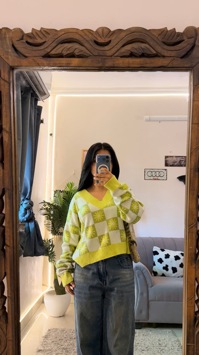 18 cute sweater M