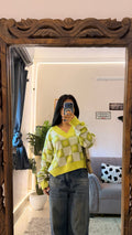 18 cute sweater M