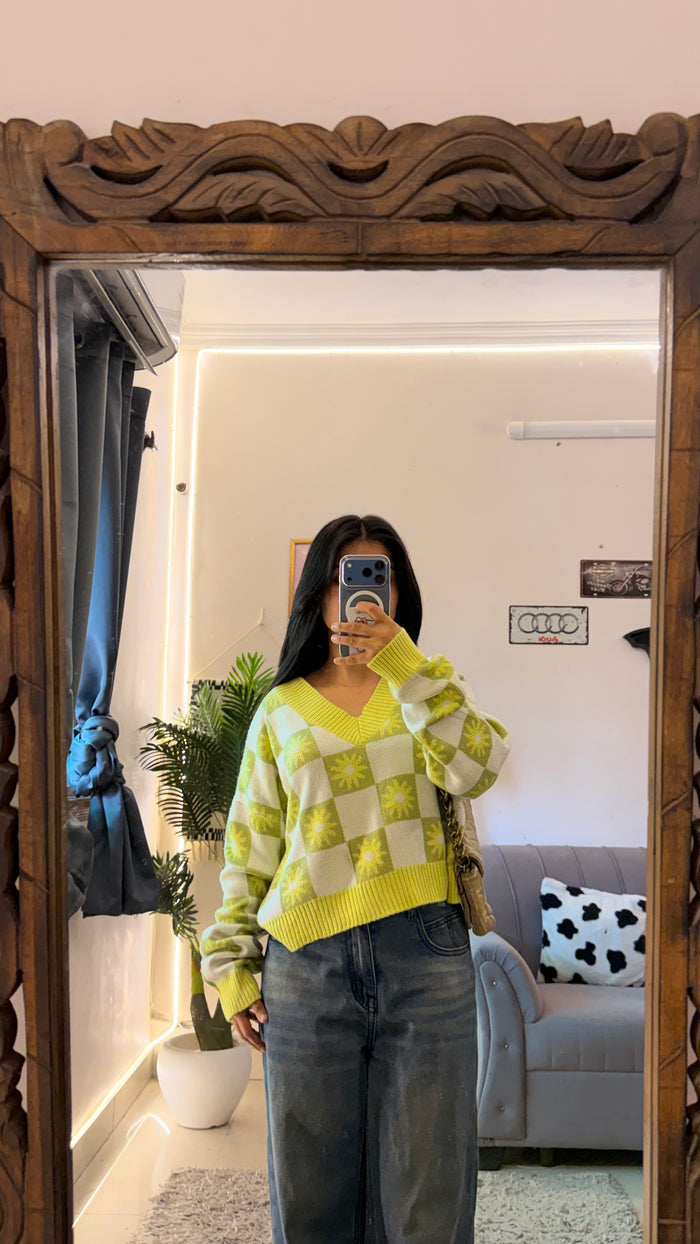 18 cute sweater M