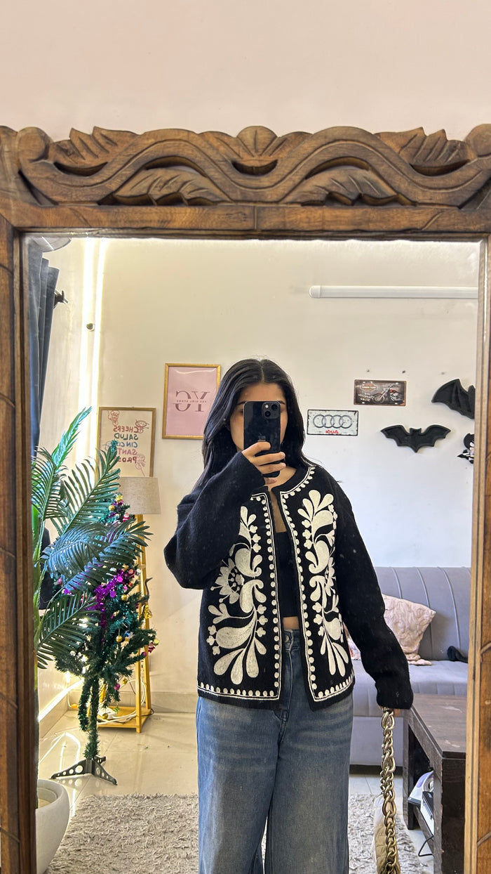 35 cute embroiderysweater S