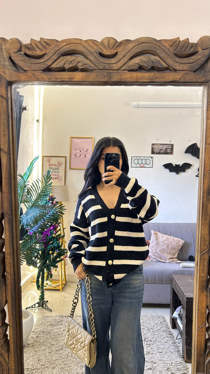 43 cute sweater M