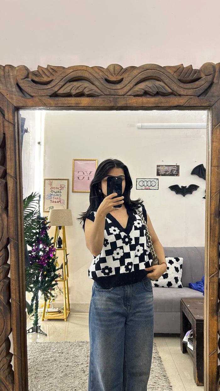 58 cute sweater M