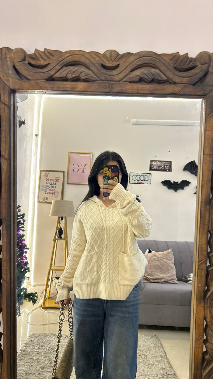 71 cute sweater M