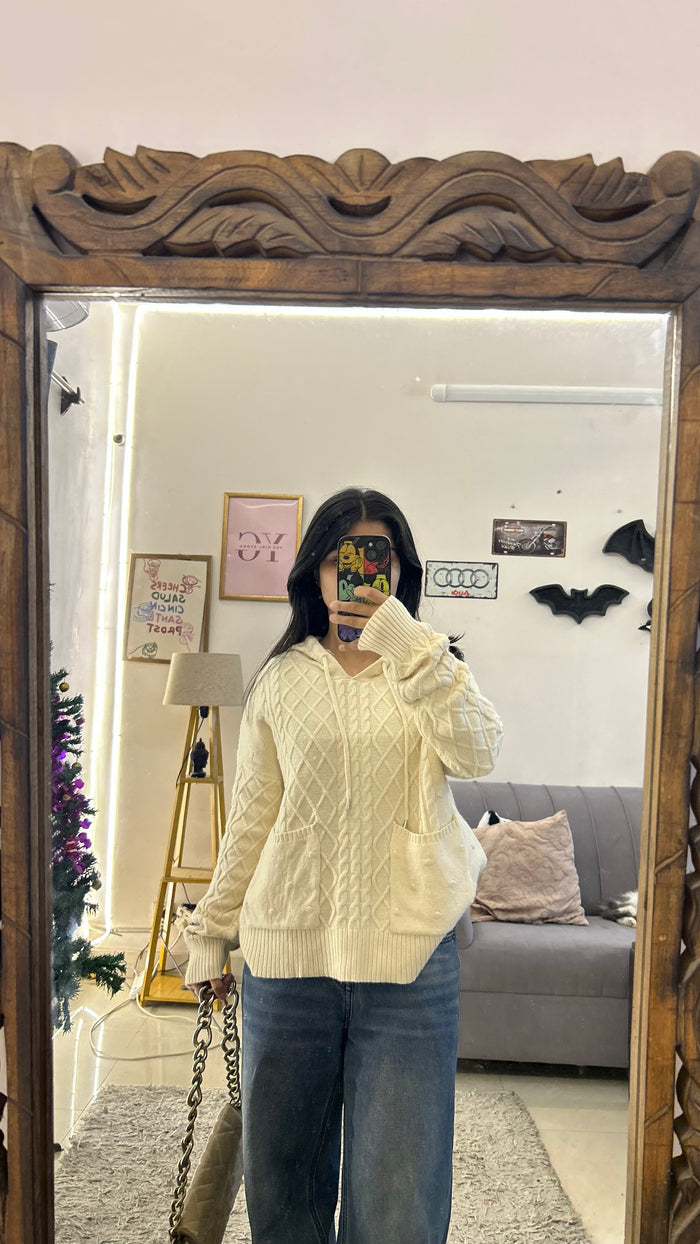71 cute sweater M