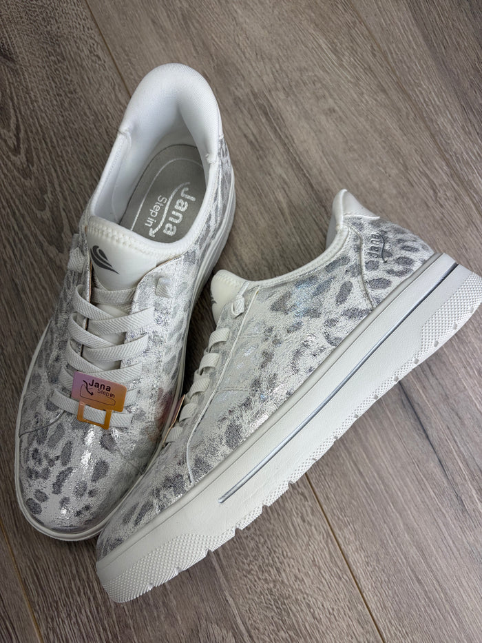 Jana - White Leopard Trainer
