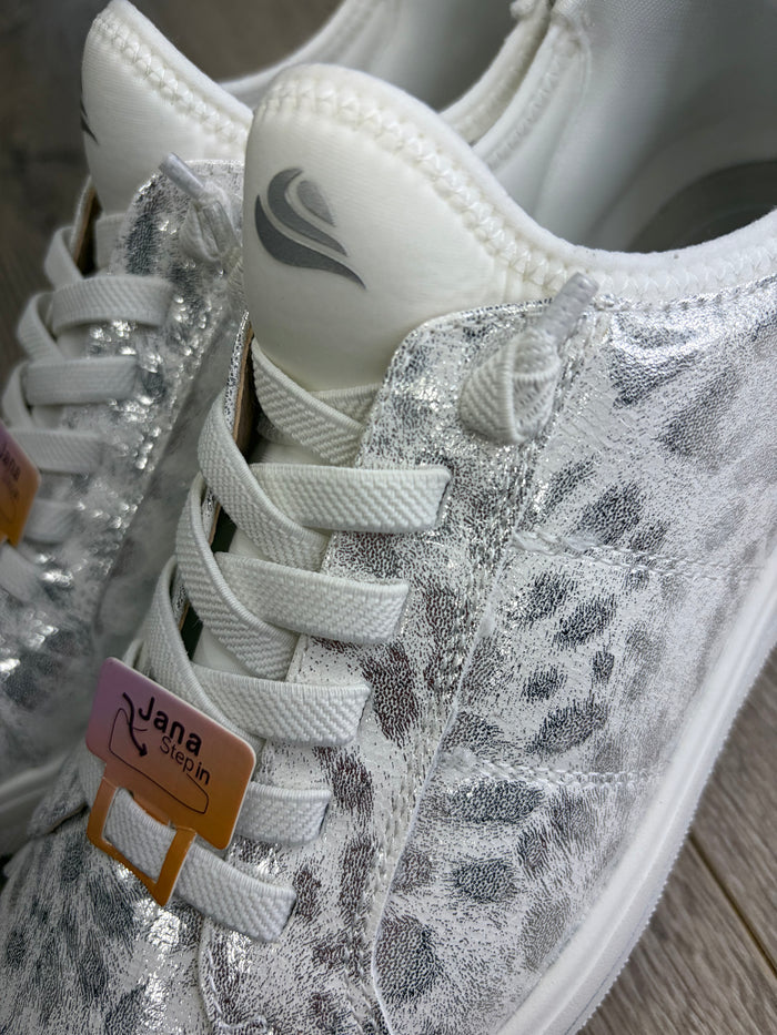 Jana - White Leopard Trainer
