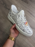 Jana - White Leopard Trainer