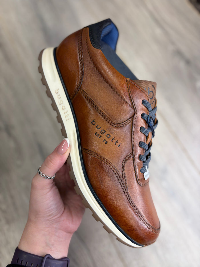 Bugatti - Stylish Trainer