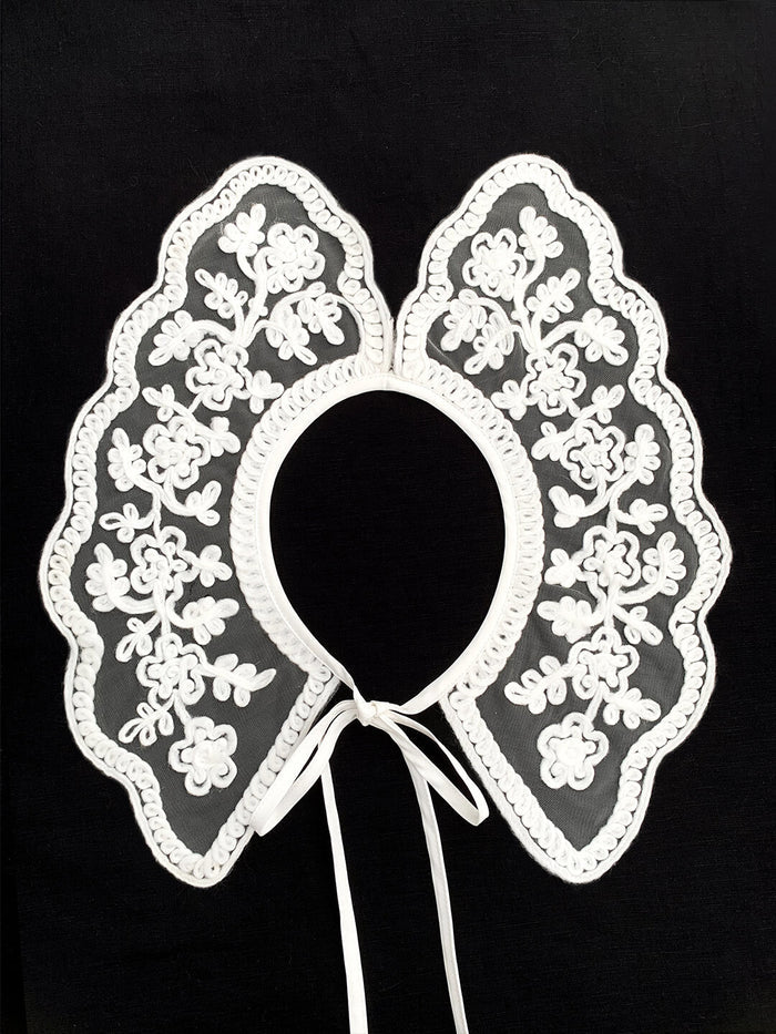 Alaska White Detachable Collar