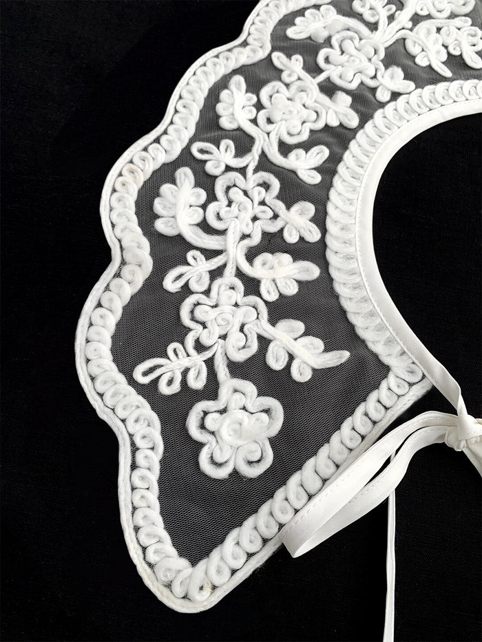 Alaska White Detachable Collar