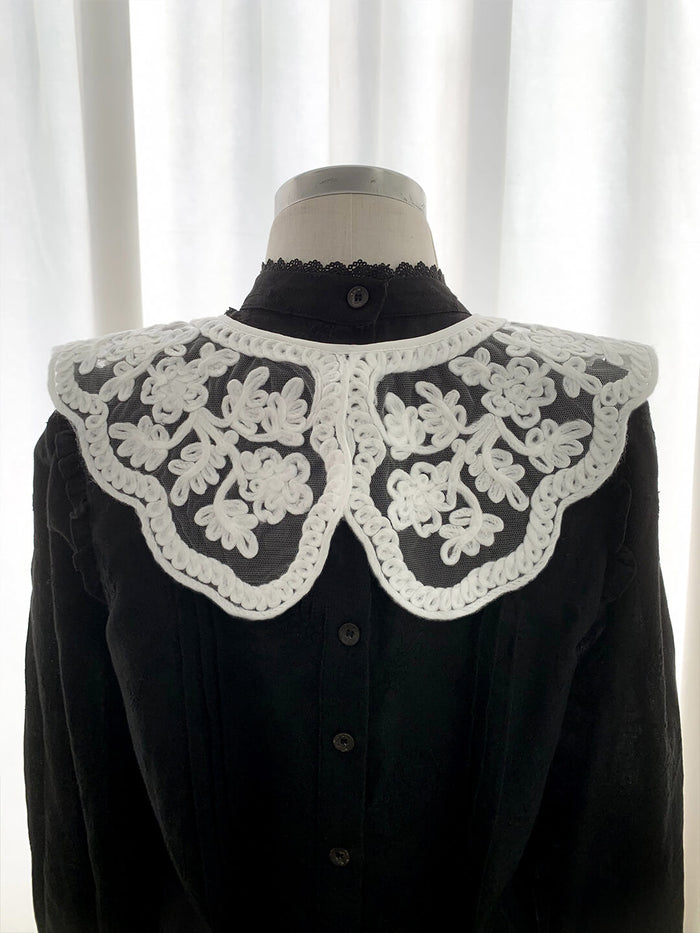 Alaska White Detachable Collar