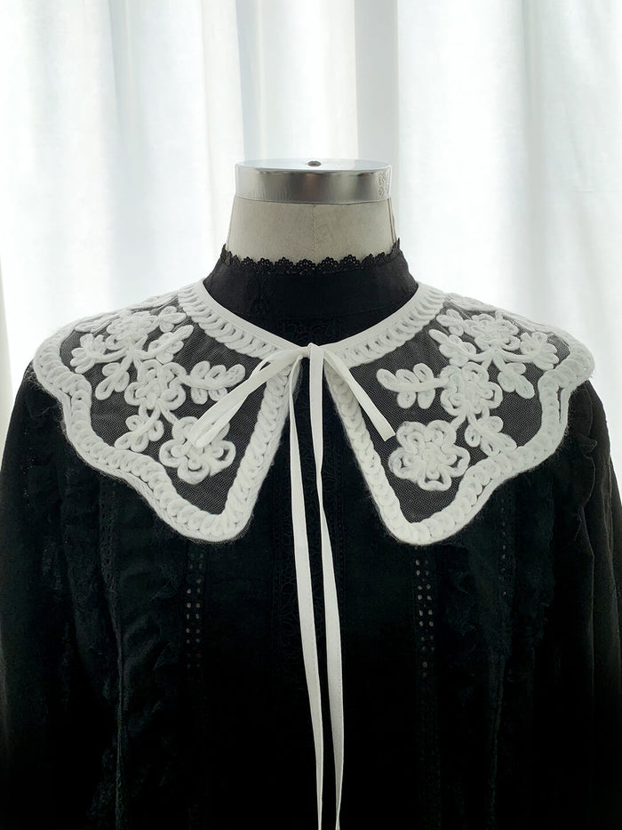 Alaska White Detachable Collar