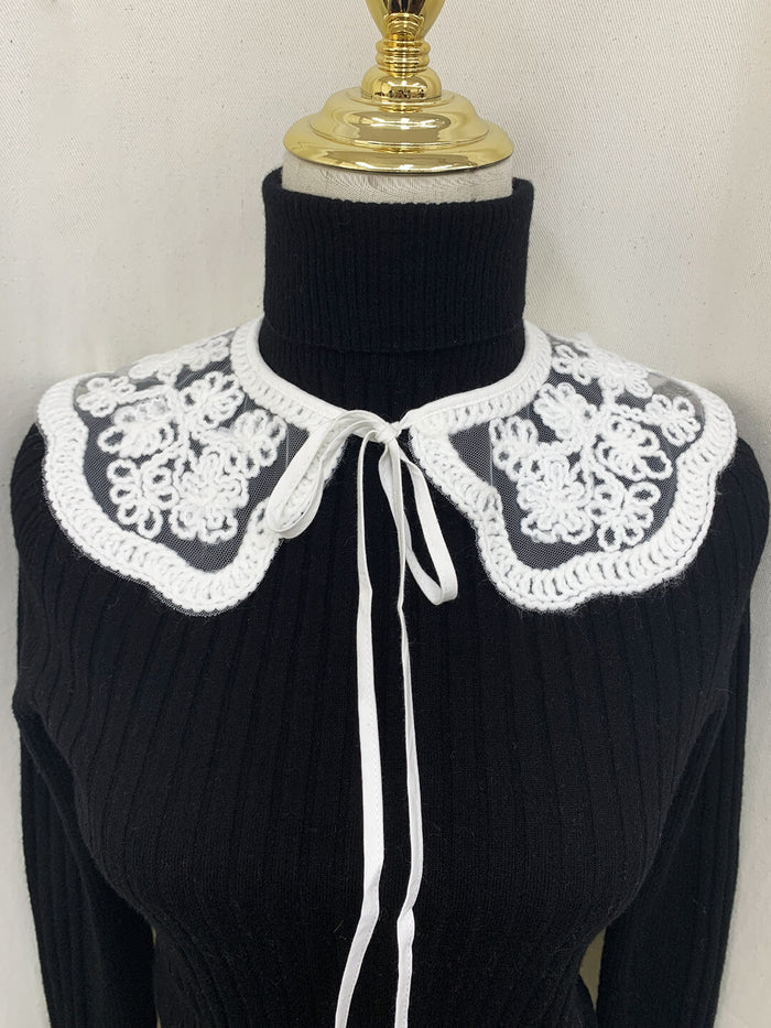 Carol White Detachable Collar