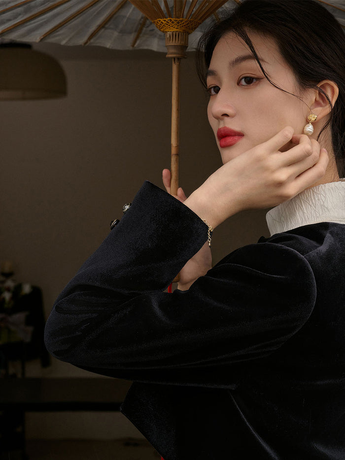 【Final Sale】Blakely Classic Round Neck Velvet Cropped Jacket