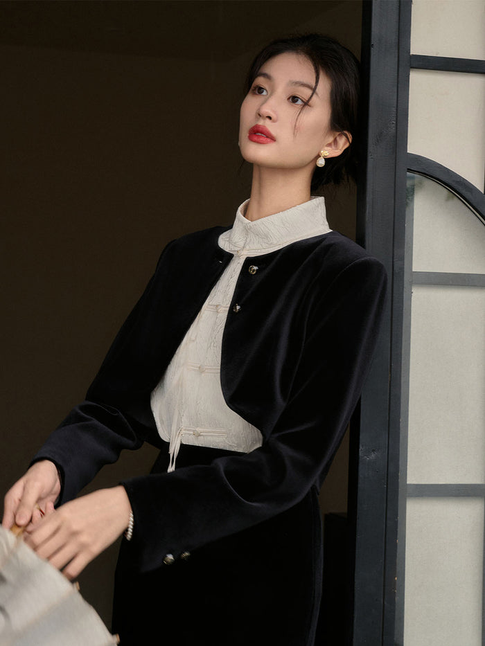 【Final Sale】Blakely Classic Round Neck Velvet Cropped Jacket