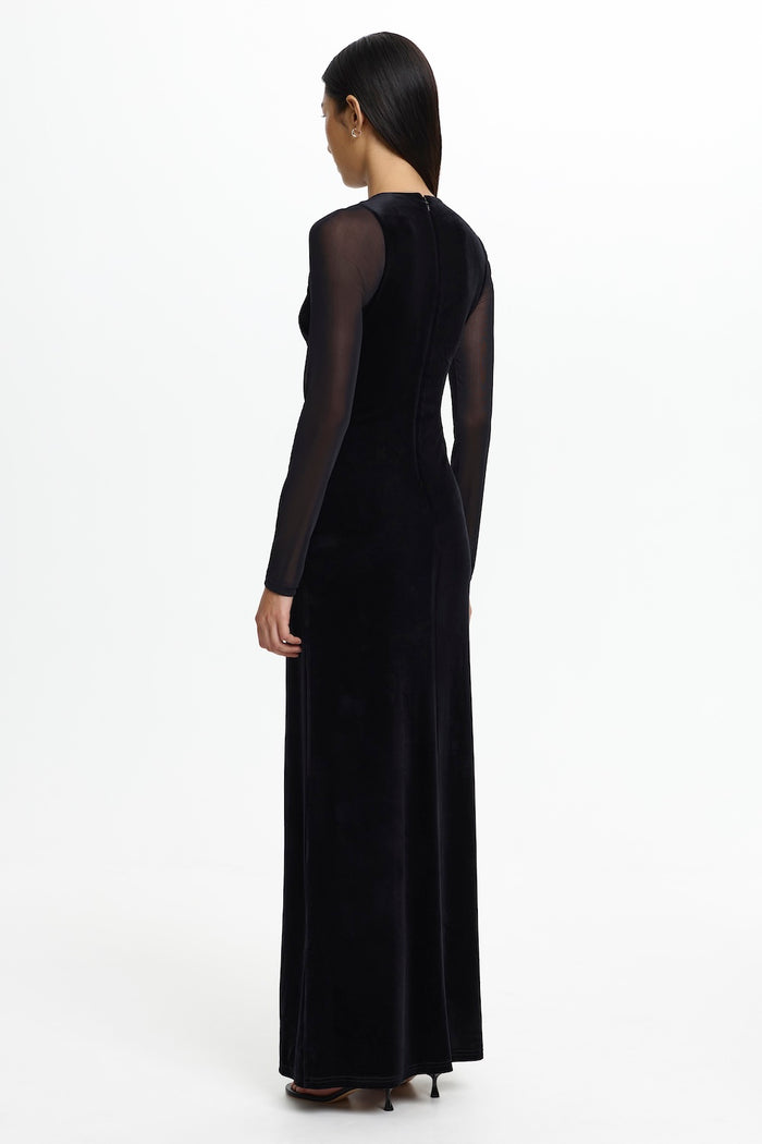 D2-SD260786D_SIGRID_GOWN-BLACK-3