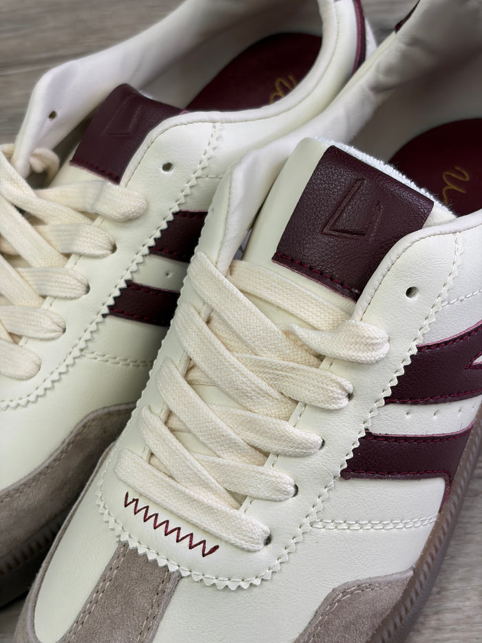 Una Healy - Cranberry Trainer